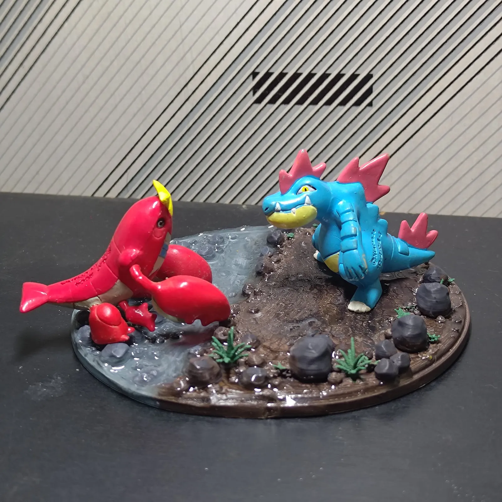 Feraligatr vs. Clawitzer Riverbank Battle Base - Cover