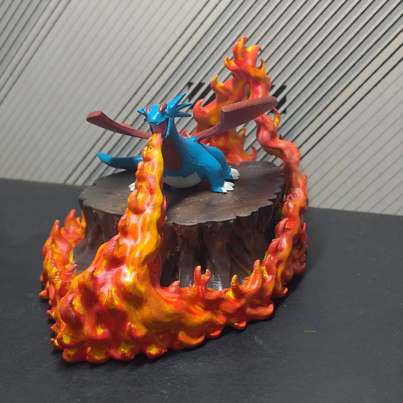 Salamence Plateau Flame Base - Cover